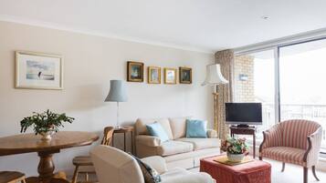 Apartment (1 Bedroom) | Living area | TV