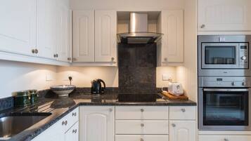 Apartment (1 Bedroom) | Private kitchen | Microwave, oven, stovetop, dishwasher