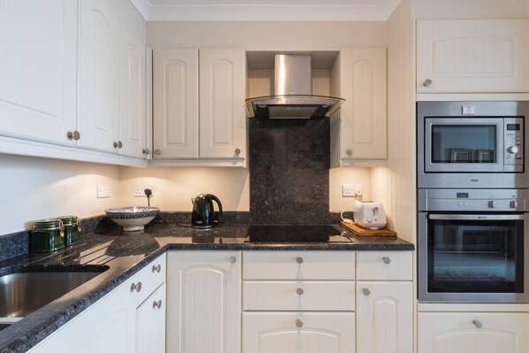 Apartment (1 Bedroom) | Private kitchen | Microwave, oven, stovetop, dishwasher