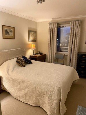 1 bedroom, iron/ironing board, bed sheets - Cosy 1-bed Battersea Riverside Apartment (London)