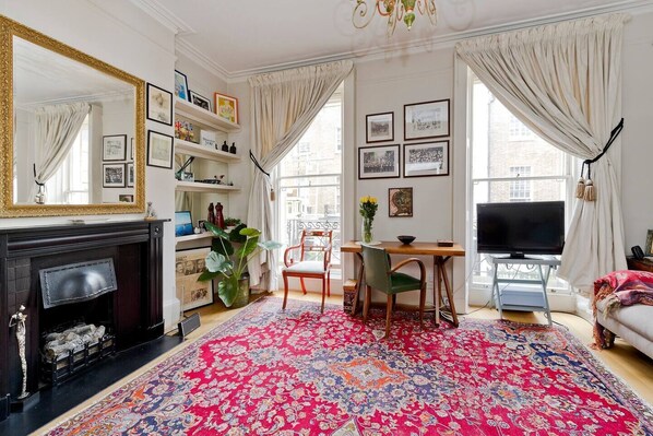 Apartment (1 Bedroom) | Living room