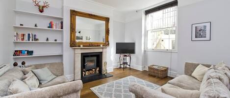 Apartment (2 Bedrooms) | Front of property