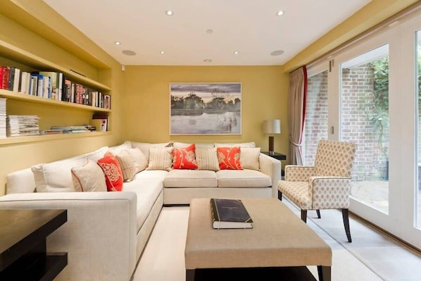 House (4 Bedrooms) | Interior