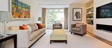 House (4 Bedrooms) | Front of property