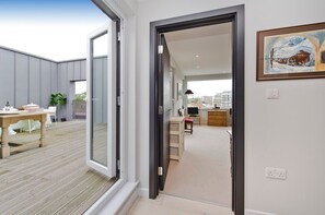 Interior - Fabulous 2-bed Penthouse, Wimbledon (London)