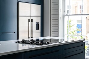 Micro-ondes, four, plaque de cuisson, lave-vaisselle