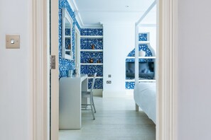 4 chambres, espace de travail pour ordinateur portable