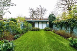 Property grounds - Fantastic 4 Bed House in Iconic Camden (London)
