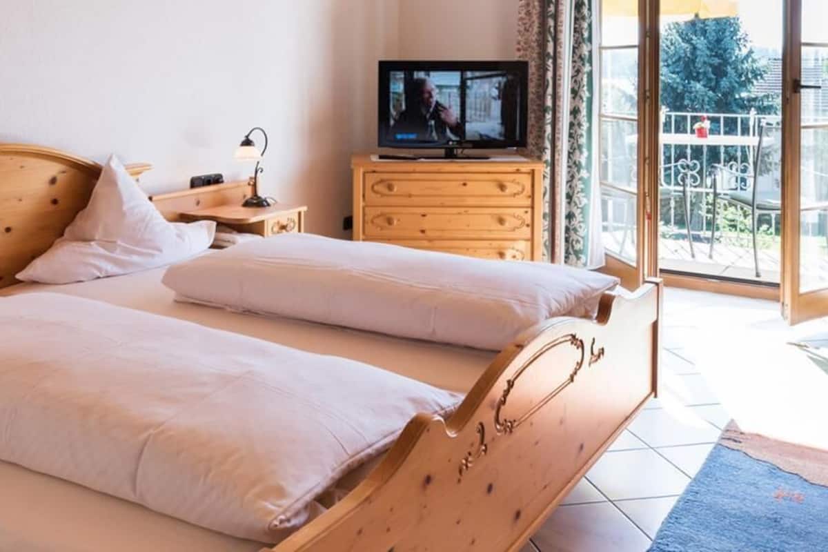 Basic Double Room | In-room safe, free WiFi, bed sheets