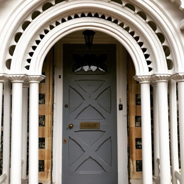 Property entrance - Slade Farmhouse (Slough)