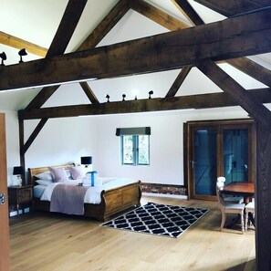 Exclusive House | 7 bedrooms, iron/ironing board, bed sheets - Slade Farmhouse (Slough)