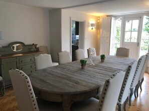 Exclusive House | In-room dining - Slade Farmhouse (Slough)