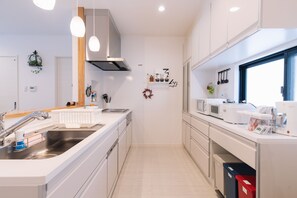 Villa Mahalo | Private kitchenette | Fridge, microwave, stovetop, electric kettle