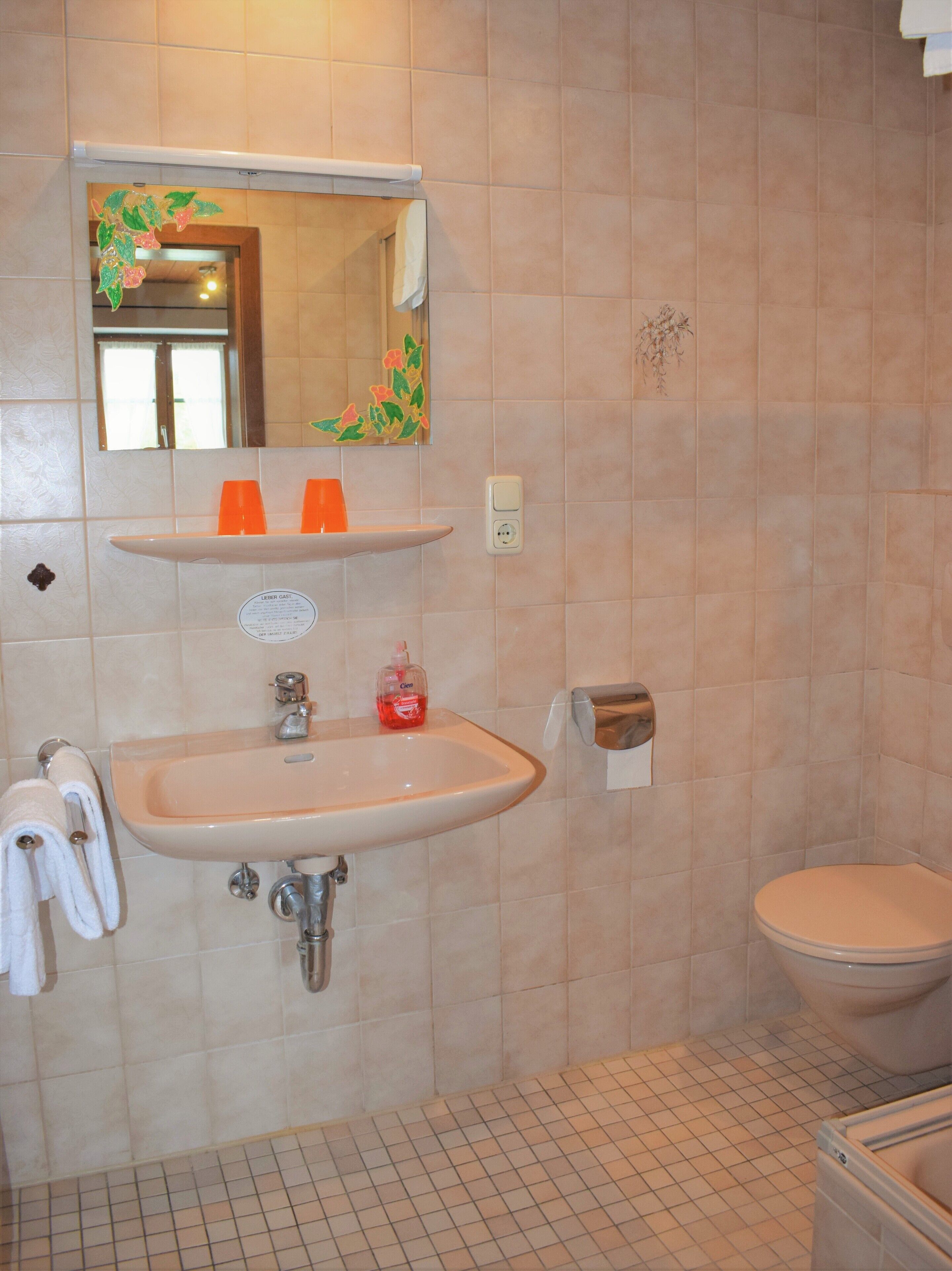 economy twin room | bathroom | shower, free toiletries, towels