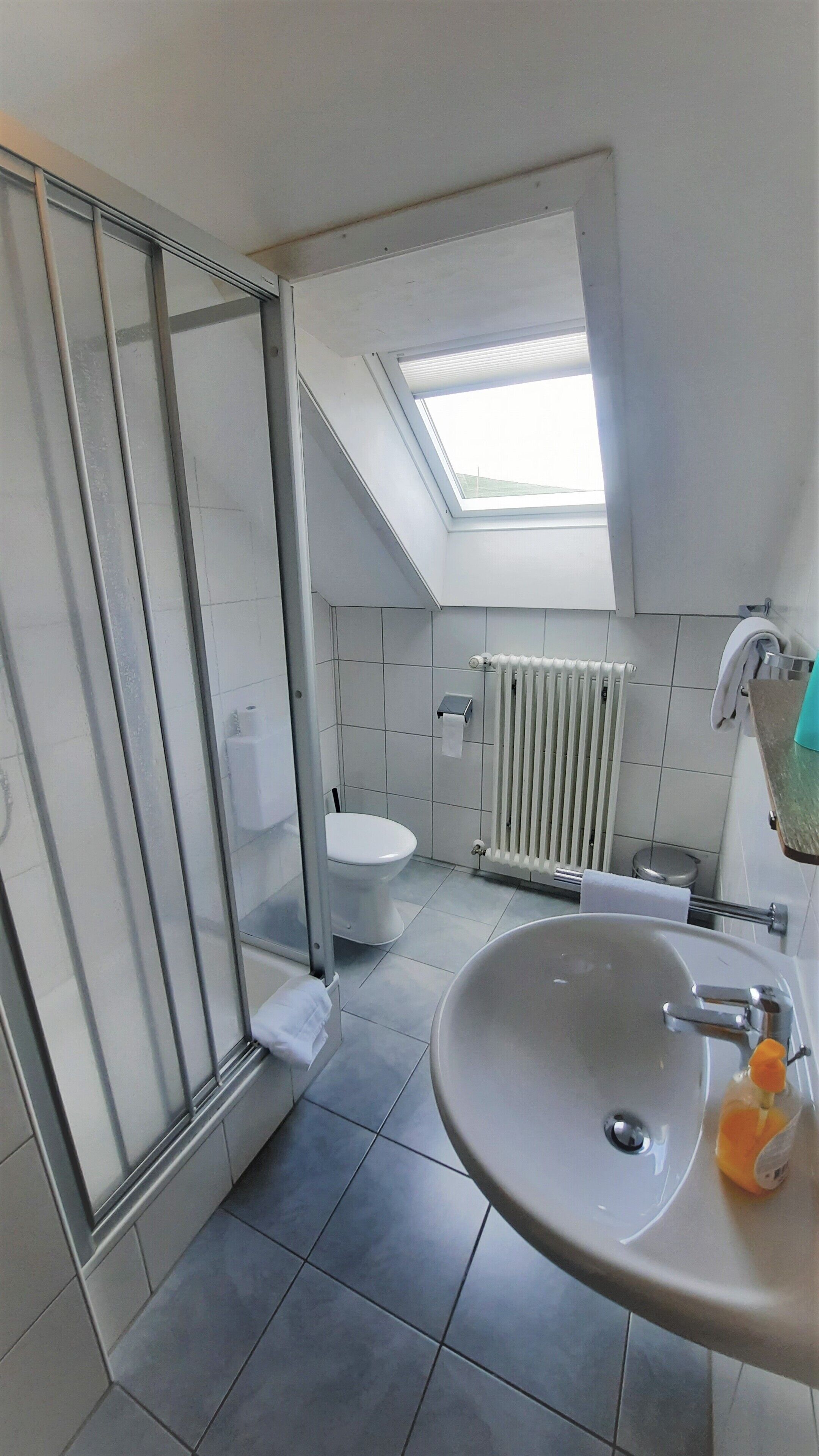 shower, free toiletries, towels