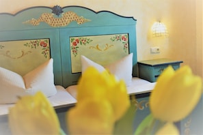 Individually furnished, desk, soundproofing, cribs/infant beds - Gasthof Lamprecht (Peiting)