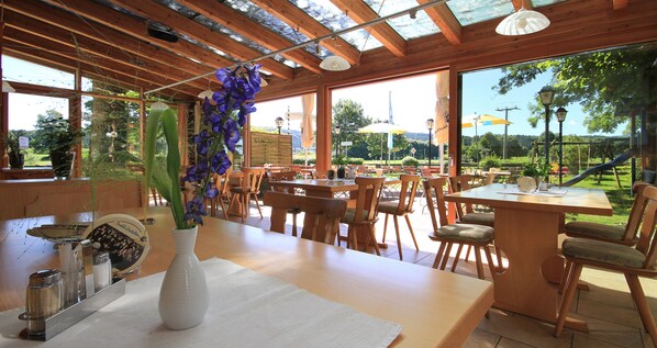 Daily continental breakfast for a fee - Gasthof Lamprecht (Peiting)