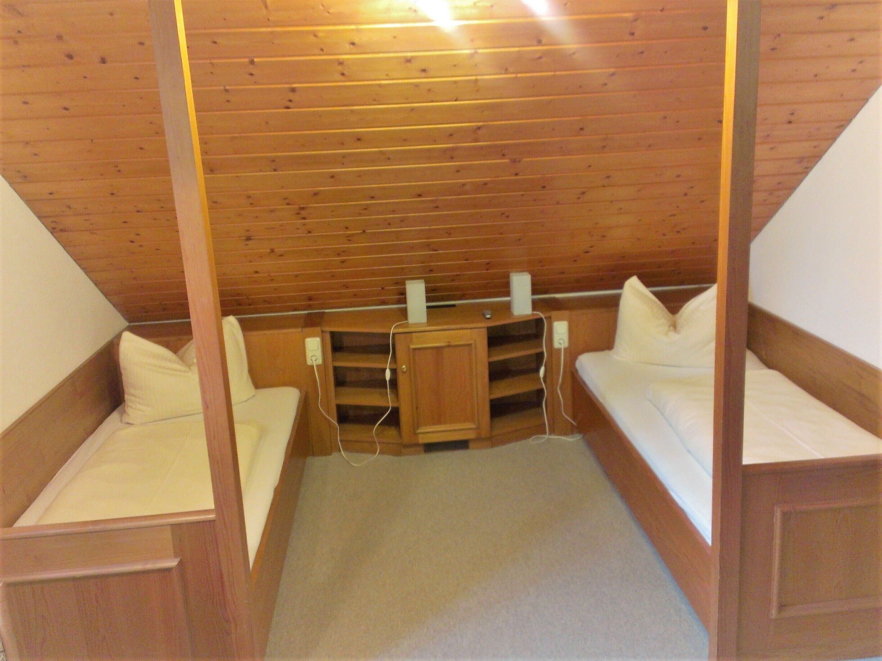 economy twin room | 1 bedroom, individually furnished, desk, soundproofing