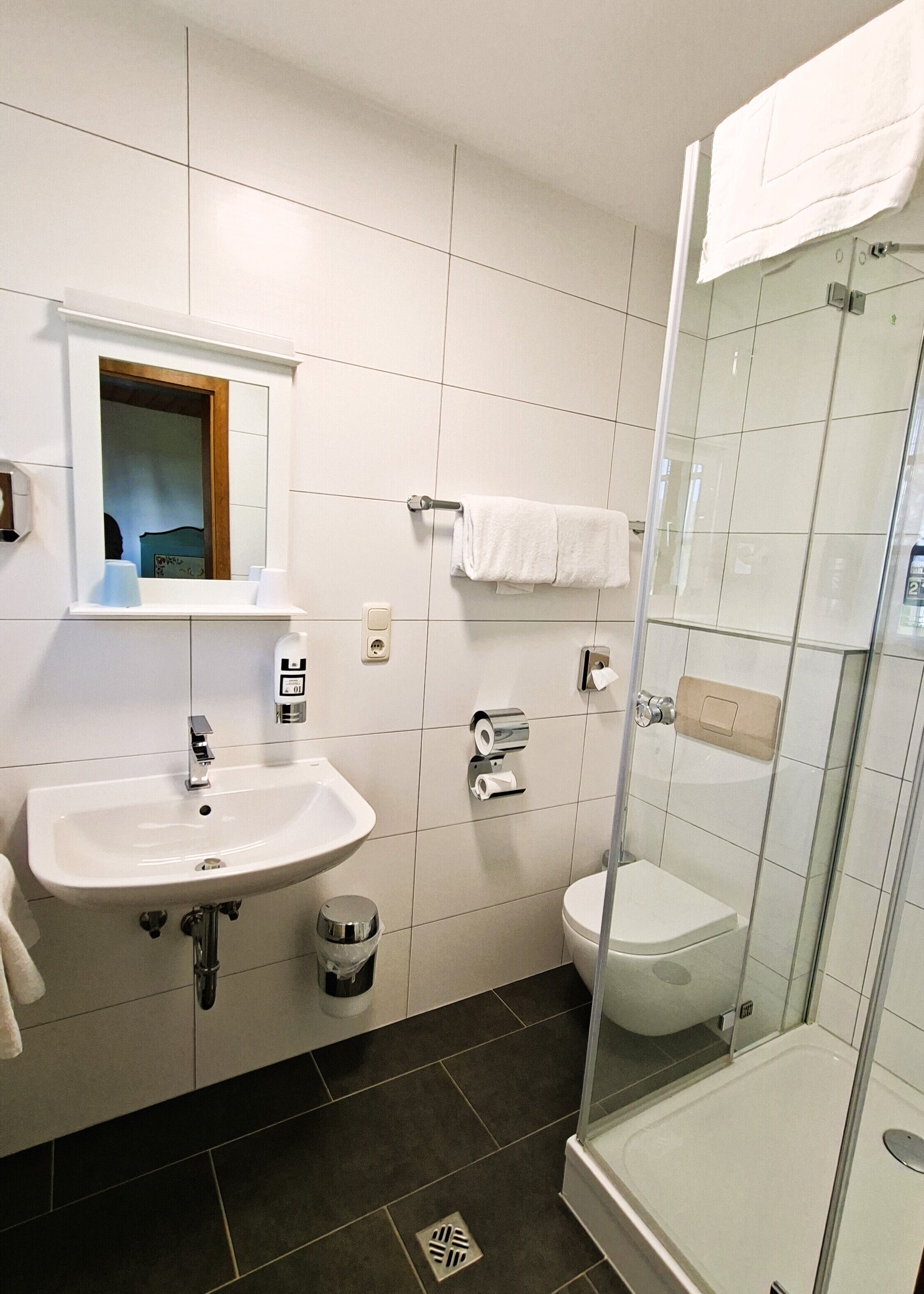Bruser, gratis toiletartikler, håndklæder