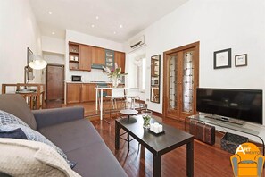 Apartment, 1 Schlafzimmer | Wohnbereich | Flachbildfernseher