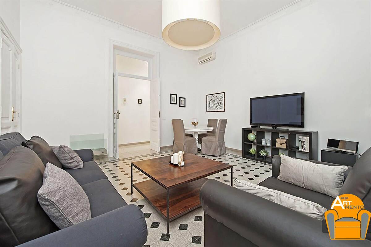 Apartamento, 3 quartos | Área de estar | TV de tela plana