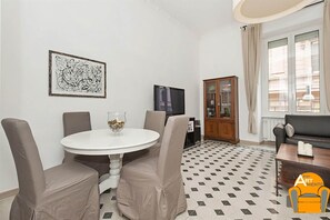 Apartment, 3 Bedrooms | In-room dining - Luxury Spagna Apartments (Rome)