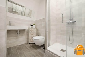 Bathroom - Luxury Spagna Apartments (Rome)
