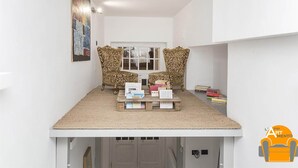 Apartment, 2 Schlafzimmer | Essbereich im Zimmer