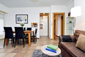 Appartamento, 3 camere da letto | Area soggiorno | TV a schermo piatto