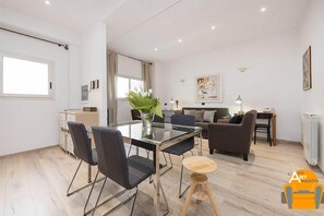 In-room dining - St Peter Holiday Home (Rome)