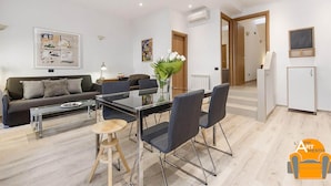 Apartment, 2 Schlafzimmer | Essbereich im Zimmer