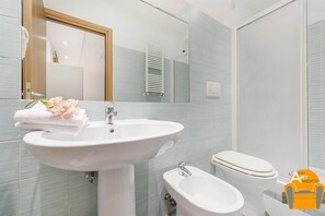 Apartment, 2 Schlafzimmer | Badezimmer | Dusche, Regendusche, Haartrockner, Bidet