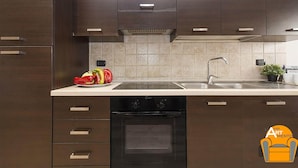 Apartment, 2 Schlafzimmer | Eigene Küche | Espressomaschine, großer Kühlschrank, Mikrowelle, Ofen