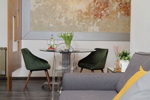 Apartment, 1 Bedroom | Makan dalam bilik