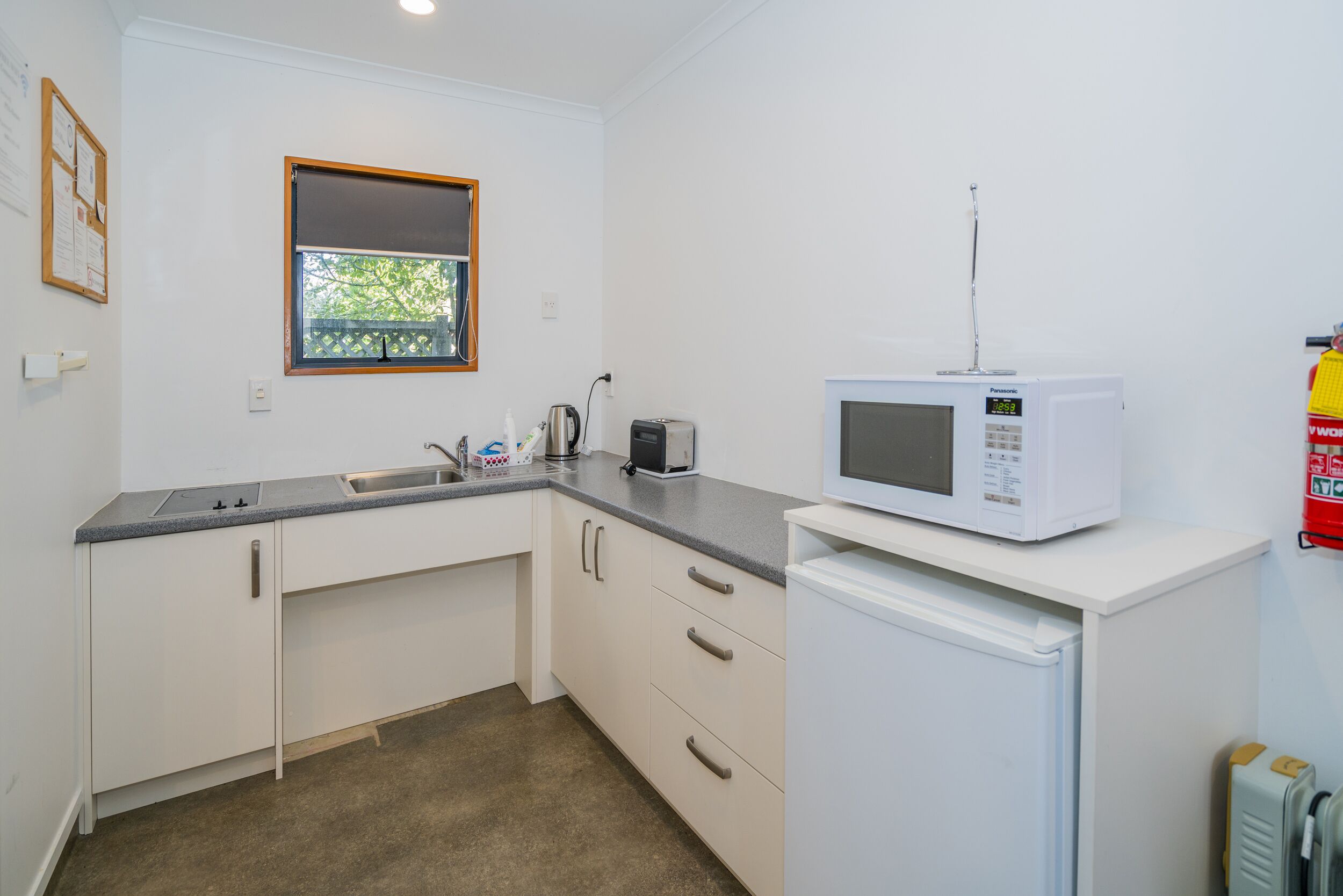 Standard-Dreibettzimmer | Eigene Küche | Kühlschrank, Wasserkocher mit Kaffee-/Teezubehör, Wasserkocher, Toaster