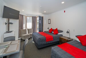 Disabled Access Triple Room | Living area | Smart TV, DVD player