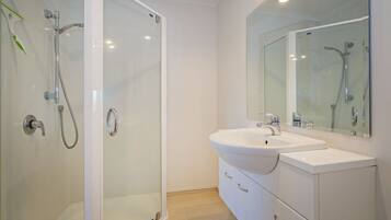 1 Bedroom Unit | Bathroom