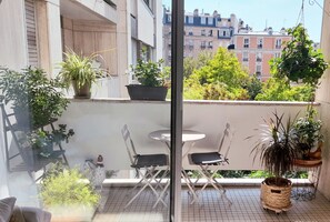 Outdoor dining - Chez Sophie 50 m² ensoleillé calme et cosy (Paris)