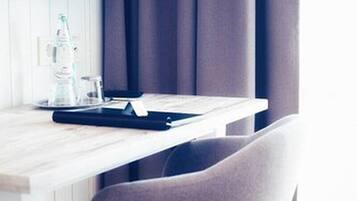 Hypo-allergenic bedding, in-room safe, desk, blackout curtains