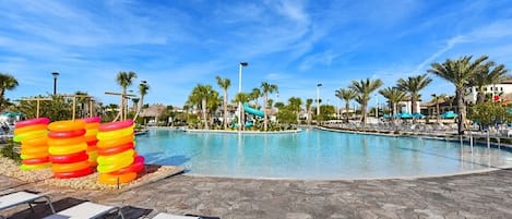 Utomhuspool och uppvärmd pool