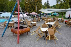 Outdoor dining - Camping le Confluent (Comblain-au-Pont)