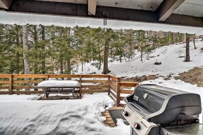 Outdoor dining - All-Season Mtn Retreat 4 Mi to Sugarbush Resort (Waitsfield)