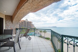 Outdoor dining - Sonoran Sea W-501 Down By The Sea Wonderful and Spacious Oceanfront (Puerto Peñasco)