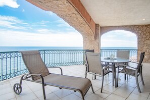 Outdoor dining - Sonoran Sea W-501 Down By The Sea Wonderful and Spacious Oceanfront (Puerto Peñasco)