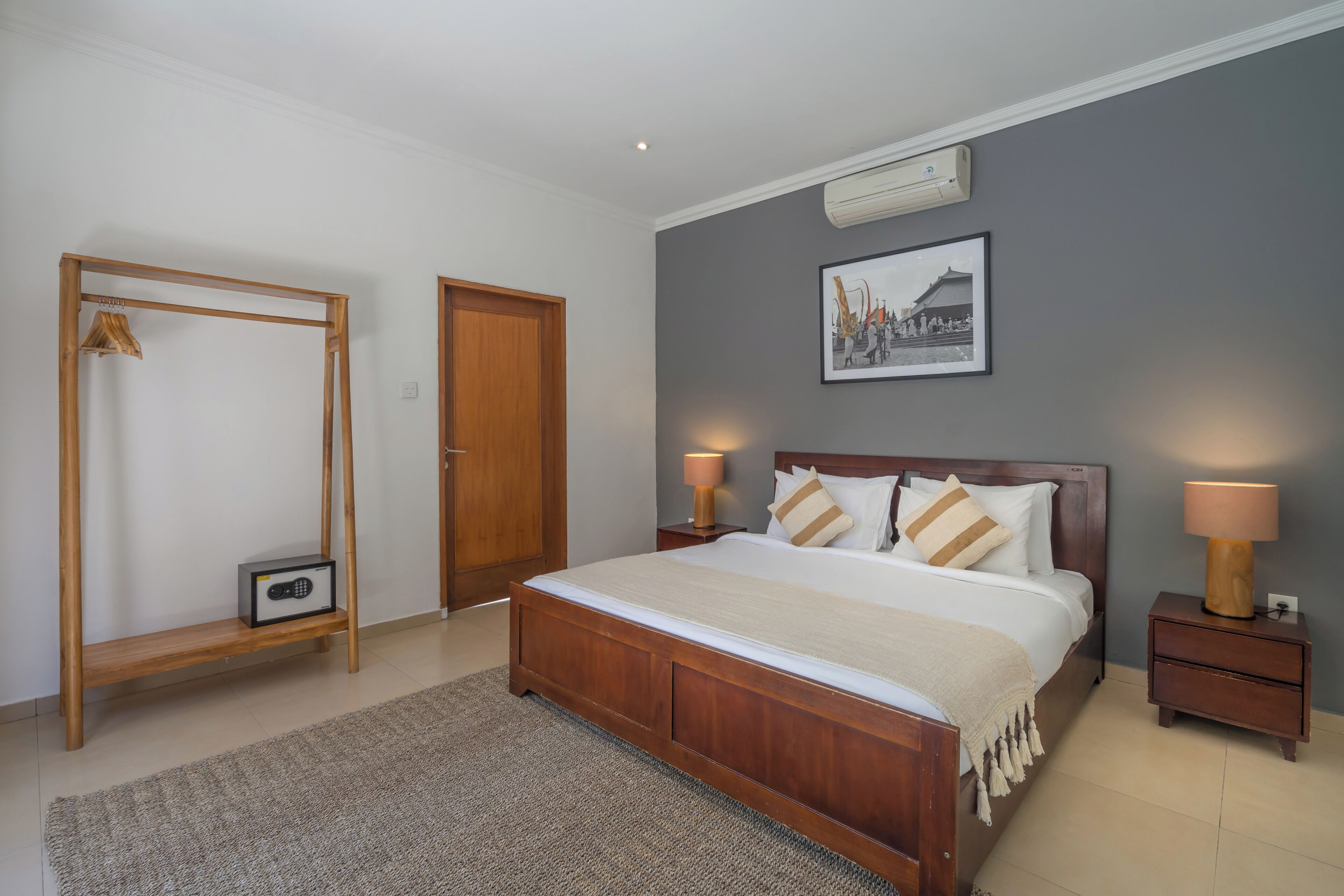 Iron/ironing board, travel cot, free WiFi, bed sheets