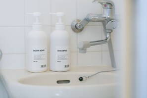 Apartment (5-A) | Waschbecken im Bad