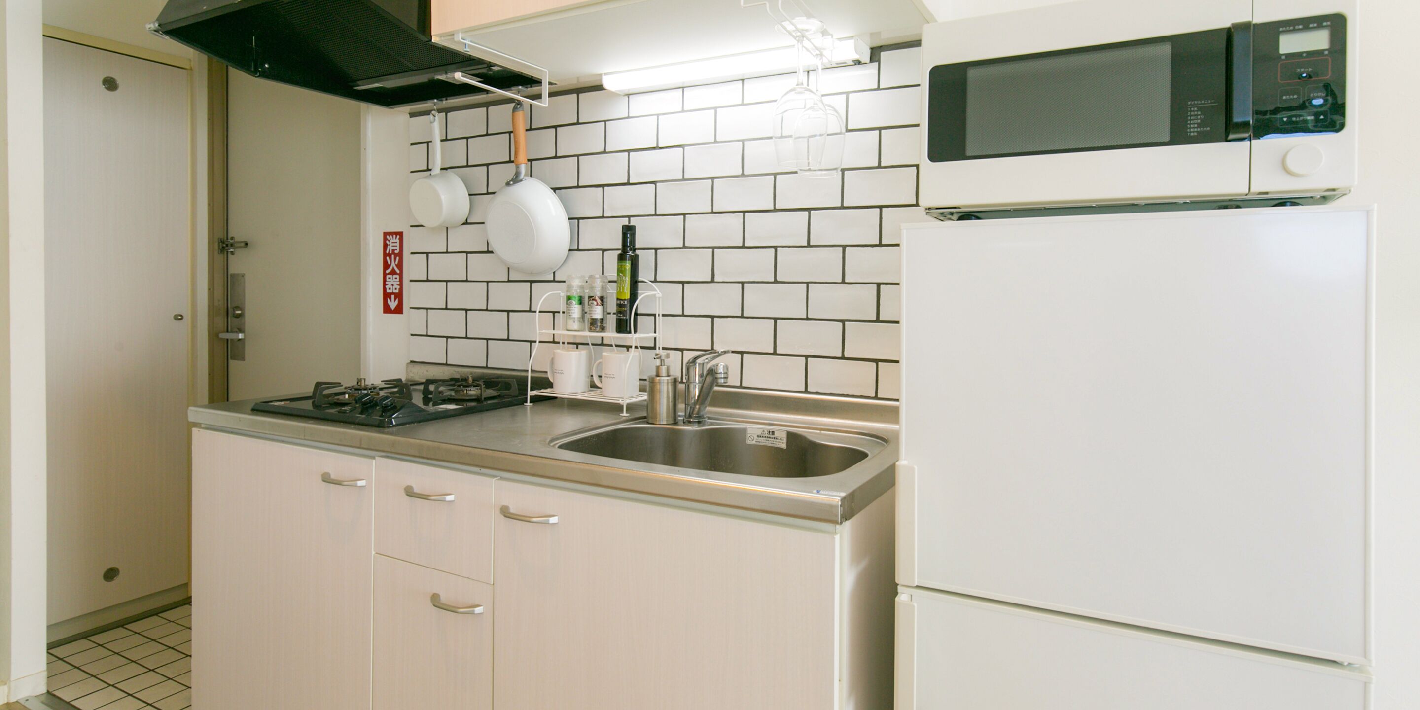 5-A | Private kitchenette | Fridge, microwave, stovetop, cookware/dishes/utensils