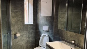 City Apartment | Bathroom