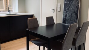 City Apartment | In-room dining