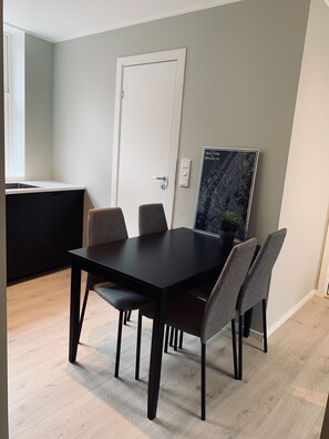 Appartement Ville | Restauration dans la chambre